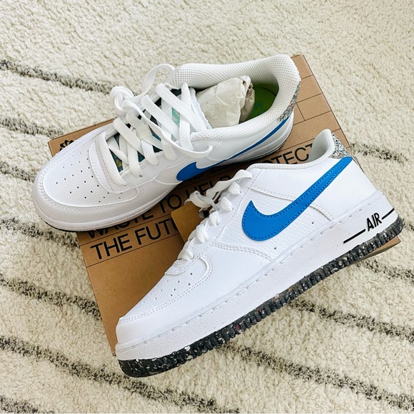 Nike Air Force 1 LV8 4.5Y - Picture 1 of 6